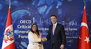 Bakan Bayraktar, Peru Çevre Bakanı Castillo ile bir araya geldi