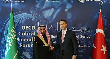 Bakan Bayraktar, Suudi Arabistan Sanayi ve Maden Kaynakları Bakanı İbrahim Al-Khorayef ile görüştü