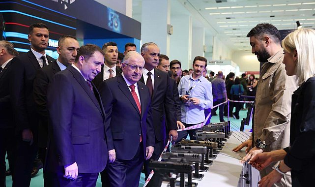 Bakan Güler'den teknoloji fuarına ziyaret