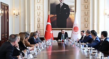 Bakan gürlek: 12'nci Yargı Paketi'ndeki düzenlemelerle yargıyı el birliğiyle daha da hızlandıracağız