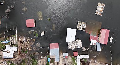 Baraj kapakları açıldı, boşaltılan 10 ev su altında kaldı