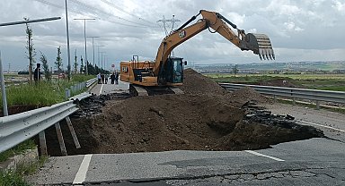 Batman'da yoğun yağış nedeniyle yol çöktü