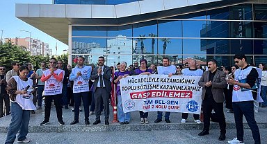 Bayraklı Belediyesi'nde memurların eylemi sürüyor