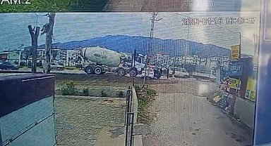 Beton mikseri, otomobili metrelerce sürükledi