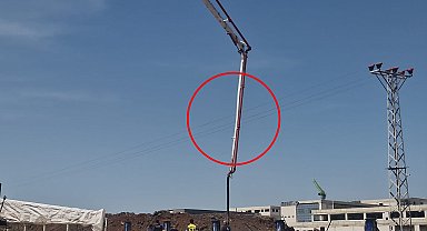 Beton pompasının bomu yüksek gerilim hattına temas etti; 1'i ağır, 2 yaralı
