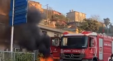 Beykoz'da seyir halindeki otomobil alev alev yandı