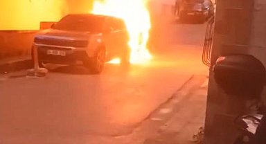 Beyoğlu'nda 2 gün önce park edilen araç alev alev yandı: Kimseyle husumetim yok