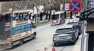 Beyoğlu'nda 5 kişinin yaralandığı dolmuş kazası kamerada