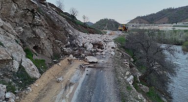 Bingöl'de heyelan nedeniyle yol ulaşıma kapandı