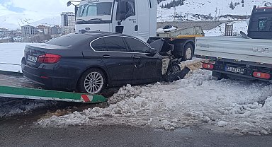 Bitlis'te 2 ayrı kazada 12 yaralı