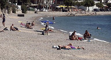 Bodrum'da sıcak havayı fırsat bilenler sahilleri doldurdu