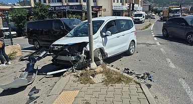 Bodrum'da trafik kazasında 2 Sahil Güvenlik personeli hafif yaralandı, kaza kamerada