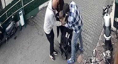 Boğazına oyuncak parçası kaçan çocuğu Heimlich manevrası ile kurtardı