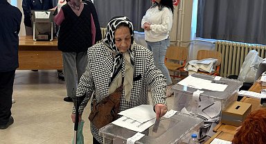 Bulgaristan'daki erken seçim için Trakya'daki çifte vatandaşlar sandık başına gitti