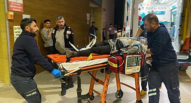 Bursa'da direksiyonda kalbi duran sürücü sağlık ekibinin müdahalesiyle kurtuldu; kaza anı kamerada