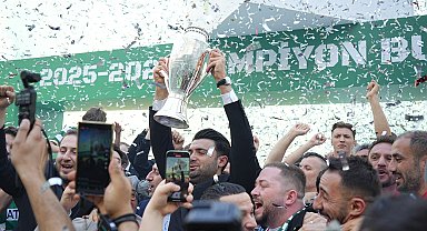 Bursaspor, şampiyonluk kupasını törenle aldı