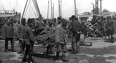 Çanakkale Savaşları sırasında yaralıların tedavisi için birçok okul hastaneye çevrilmiş