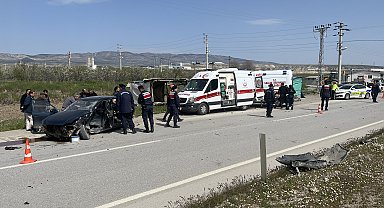 Çankırı'da 2 otomobil kavşakta çarpıştı: 4 yaralı