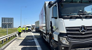 Çatalca'da 3 aracın karıştığı zincirleme kaza; TIR şoförü ağır yaralandı