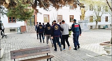 Çobanları hamama götürüp, 5 milyon lira değerindeki büyükbaşları çaldılar