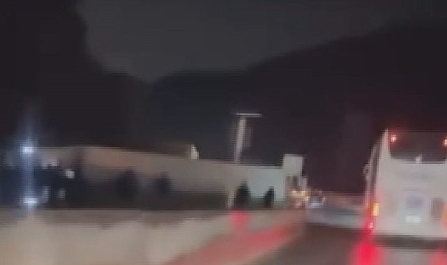 D-650'de 3 TIR'ın çarpıştığı kazada kilometrelerce araç kuyruğu oluştu