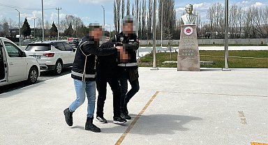 Daltonlar suç örgütü ile bağlantılı 2 şüphelinin aracında el bombası ele geçirildi