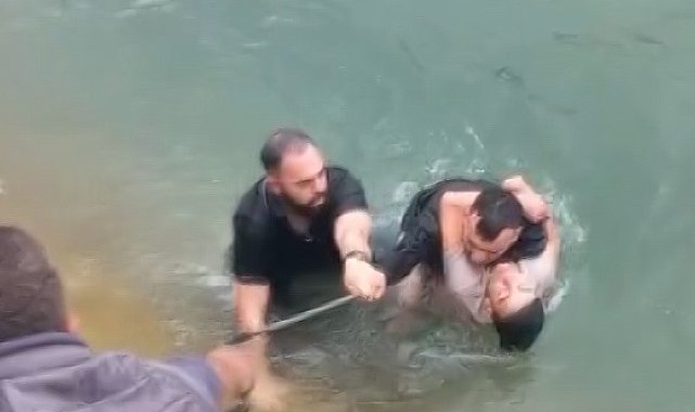 Dengesini kaybederek sulama kanalına düşen çocuğu vatandaşlar kurtardı