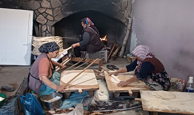 Depremzede kadınlar yufka ekmek ile aile ekonomilerine katkı sağlıyor