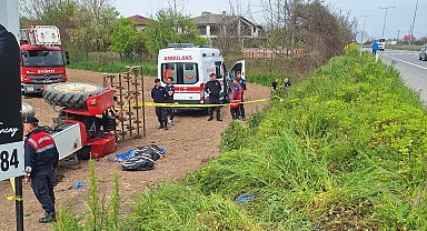 Devrilen traktörün sürücüsü öldü