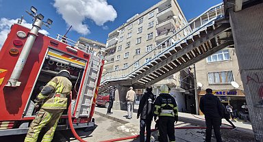 Diyarbakır'da baca yangını; 3 kişi dumandan etkilendi