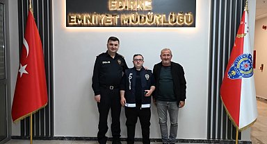 Down sendromlu Uğur'a polis yeleği giydirilip pastalı doğum günü sürprizi yapıldı