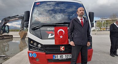 Durakta fenalaşan yolcuyu halk otobüsüyle hastaneye yetiştirdi; o anlar kamerada