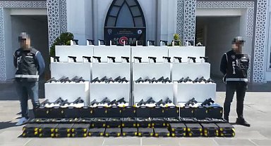 Durdurulan minibüste 60 tabanca ile mühimmat ele geçirildi