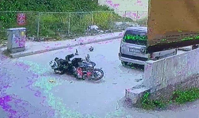 Edirne'de 2 motosiklet çarpıştı; 1 yaralı, kaza kamerada