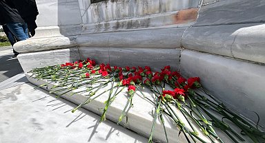 Edirne'de öğretmenlerden, Kahramanmaraş'taki saldırıda hayatını kaybedenler anısına karanfil