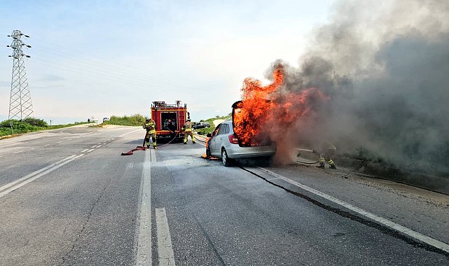 Edirne'de yanan otomobil, kullanılamaz hale geldi