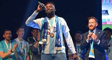 Erzurumspor FK şampiyonluğu taraftarlarıyla kutladı Metin ve fotoğraf eklendi