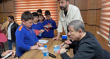 Eski milli futbolcu Tanju Çolak, Samsun'da öğrencilerle buluştu