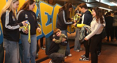 EuroLeague şampiyonu Fenerbahçe Opetli basketbolcular, taraftarlarla buluştu