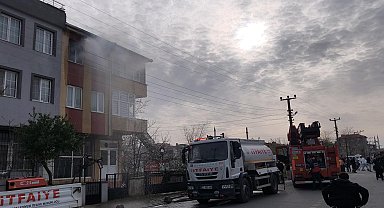 Evi ateşe verdi, babasına telefon açıp söndürmesini istedi