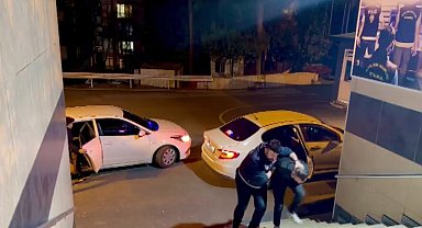 Eyüpsultan'da 300 bin Euro haraç isteyip oto galeri kurşunlayan 3 şüpheli yakalandı