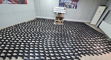 Eyüpsultan'da silah ticareti operasyonu: Kamyonette 1021 tabanca ele geçirildi