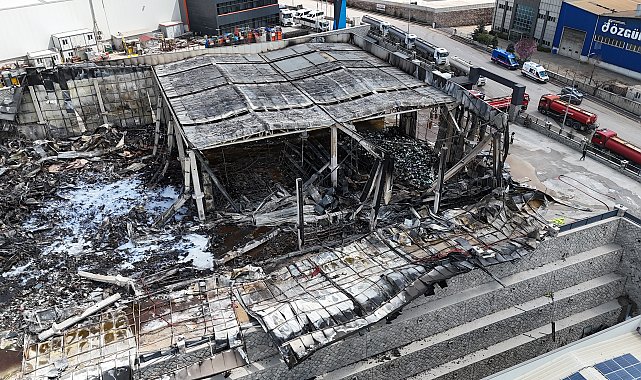Fabrikadaki yangınının neden olduğu hasar havadan görüntülendi