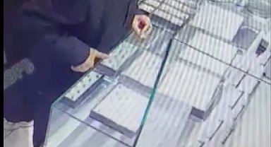 Fatih ve Bahçelievler'deki kuyumculardan 'deneme' bahanesiyle yüzük çalan şüpheli yakalandı