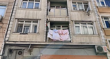 Fatih'te 1'inci kattan düşen çocuk ağır yaralandı