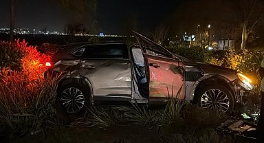 Fatih'te takla atan otomobil parka savruldu: 1 yaralı