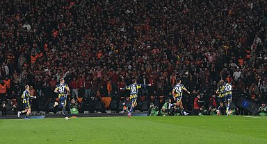 Fenerbahçe sezonun en kritik maçında Galatasaray'a konuk oluyor