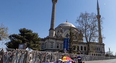 Formula 1 aracı İstanbul sokaklarında Röportajlarla