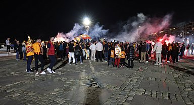 Galatasaray'ın derbi galibiyeti İzmir'de coşkuyla kutlandı