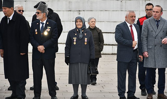 Gazi eşinin vasiyetiyle 10 yıldır tüm resmi törenlere katılıyor